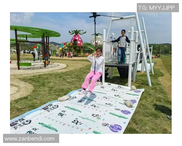 用纸粘足球的创意玩法让孩子们在游戏中锻炼动手能力和团队合作精神